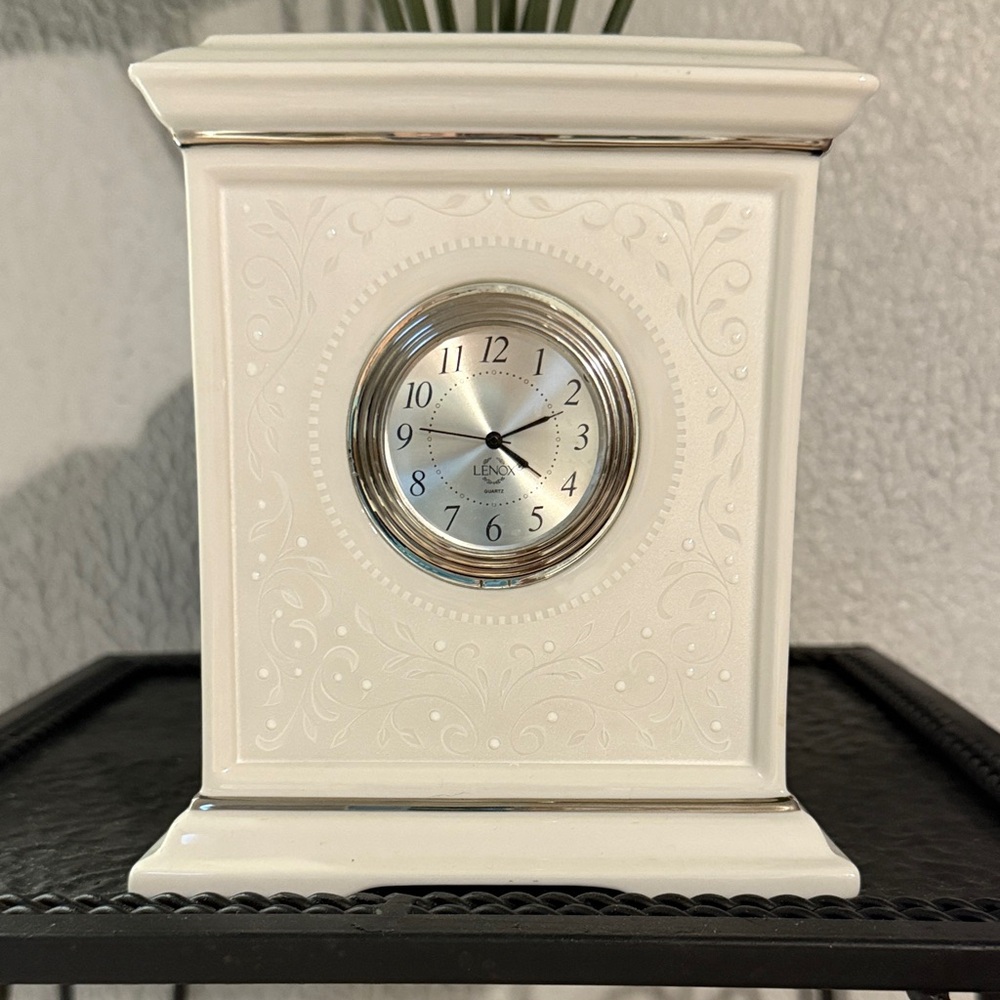 Lenox‎ White and Silver Wall Clock